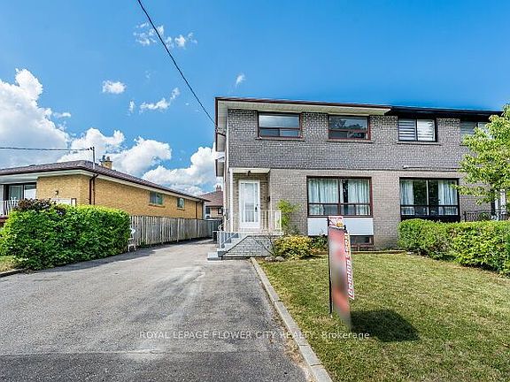 3rd image of 3 Clayhall Cres