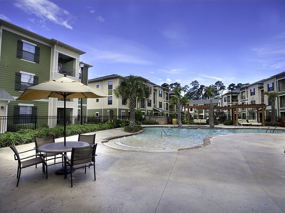 Resort-Style Pool