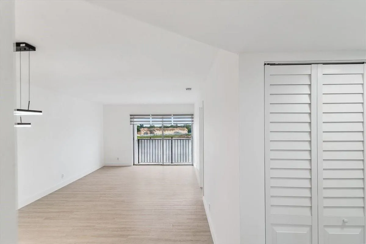 2 bed, 832 sqft, $2,100 — Photo 3