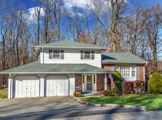 98 Toby Dr, Succasunna, NJ 07876