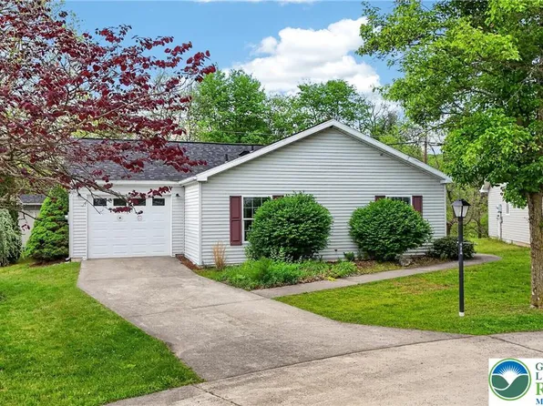 860 Trestle Ct, Pine Grove, PA 17963