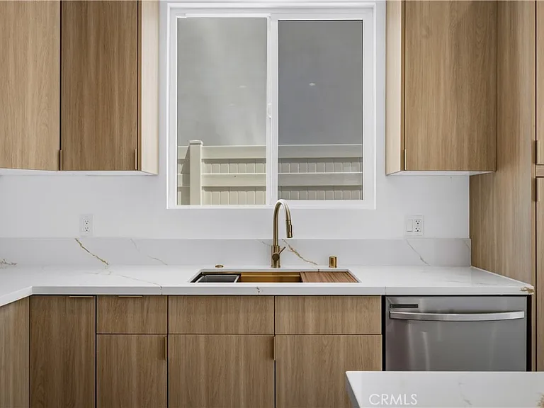 10053 Amestoy Ave — Photo 3
