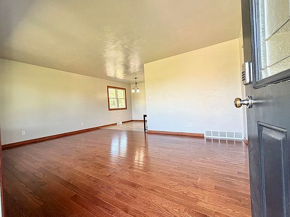 3rd image of 2022 Burleigh St