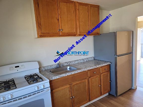 2nd image of 3720-3740 Astoria St #7