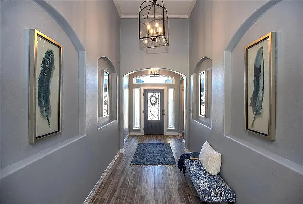 4 bed, 2278 sqft, $2,495 — Photo 2