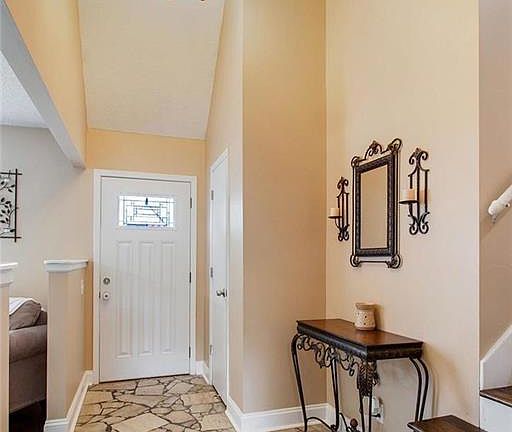 Just imagine this beautiful entryway greeting you when you come home.
