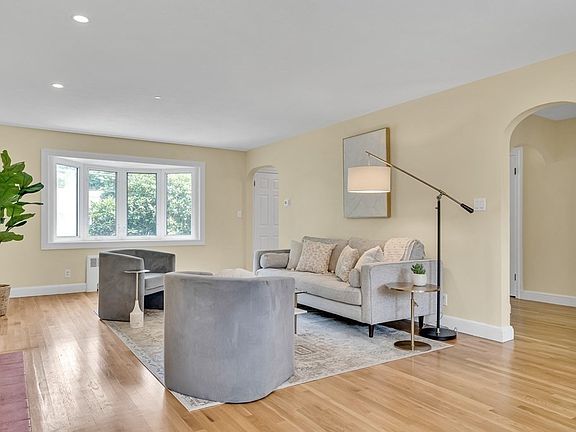 5th image of 31 Park Dr