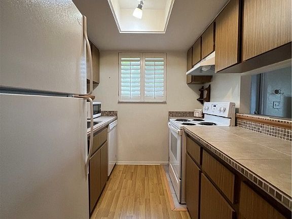 5th image of 3306 Prince Edward Island Cir APT 4