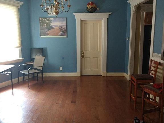 4th image of 819 Woodlawn Ave
