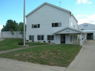 903 S Wayne St, Angola, IN 46703