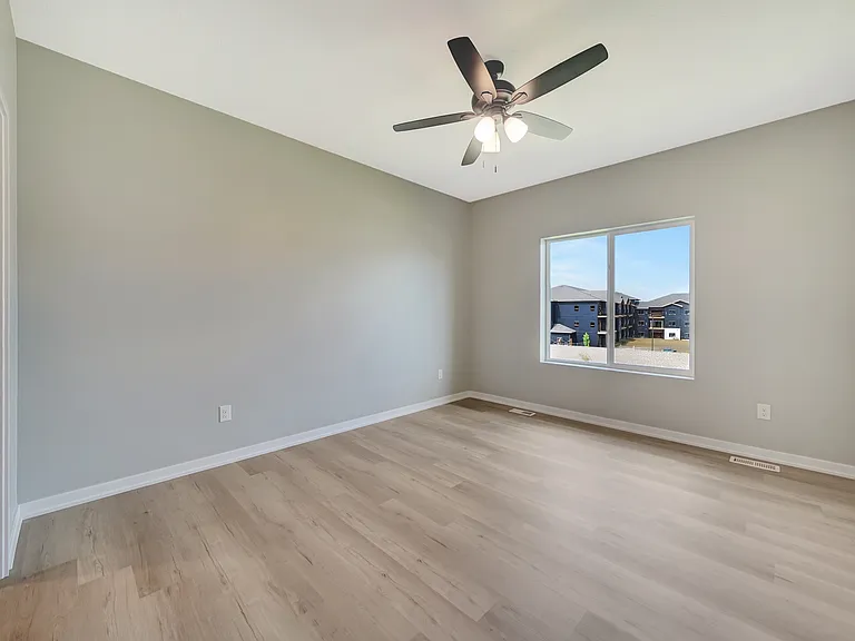 8926 S 42nd St — Photo 28