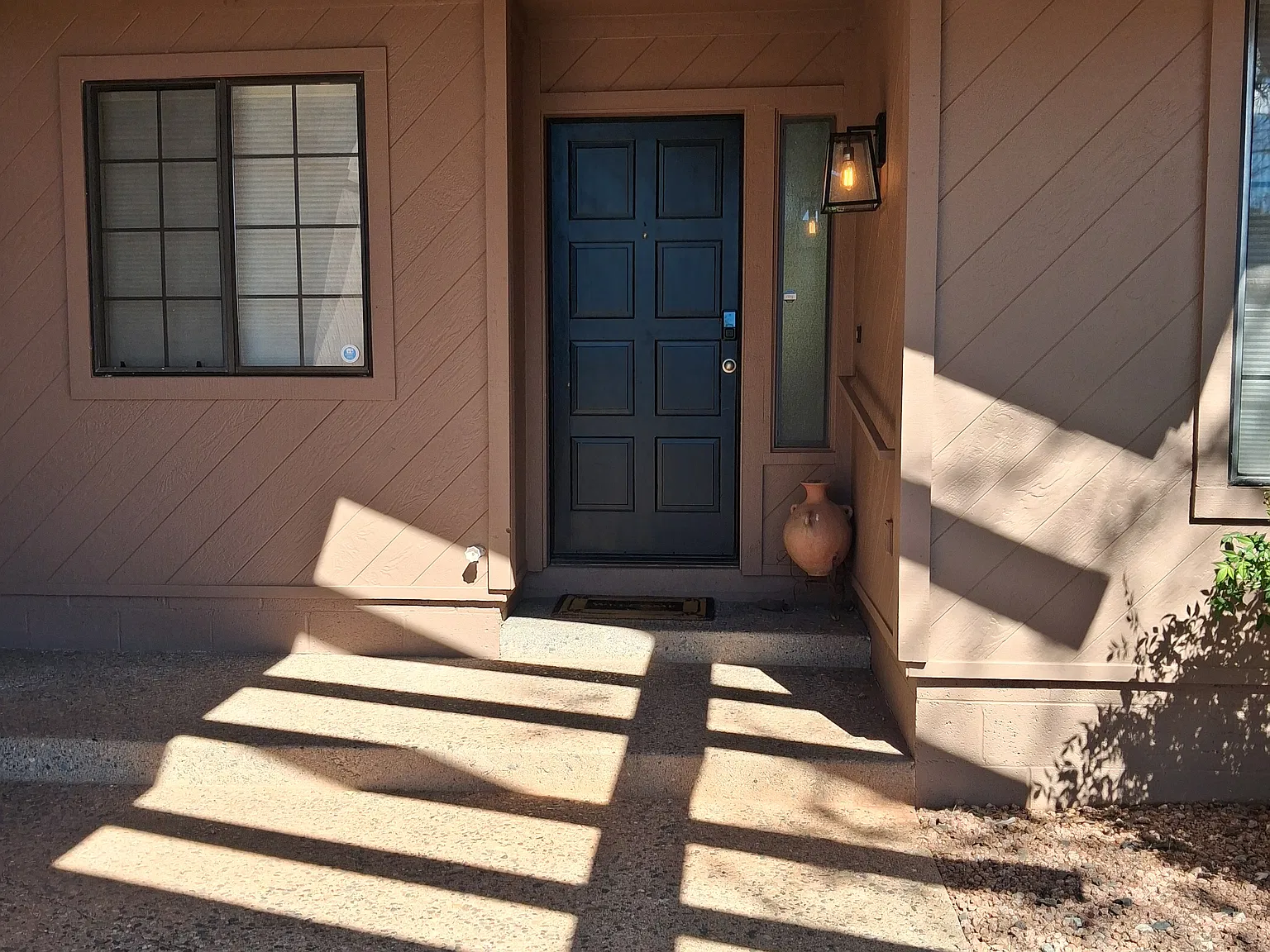 3 bed, 2077 sqft, $4,350 — Photo 2