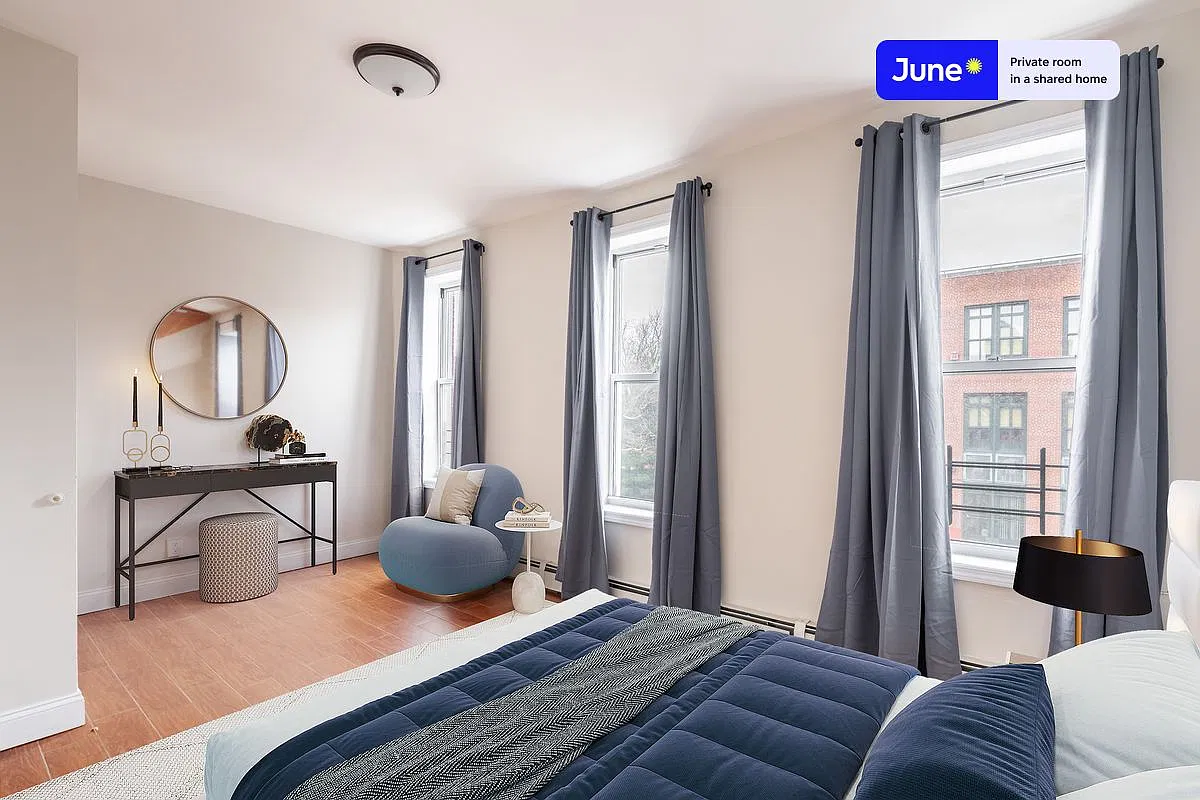 Queen bedroom in 3 bed/1 bath home in Bedford-Stuyvesant #964 A — Photo 1