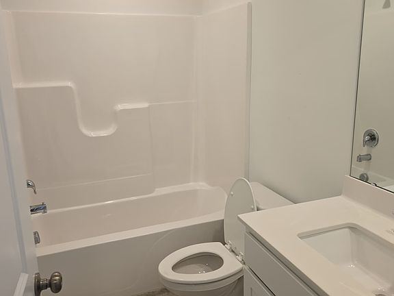 5th image of 824 Basswood Glen Trl