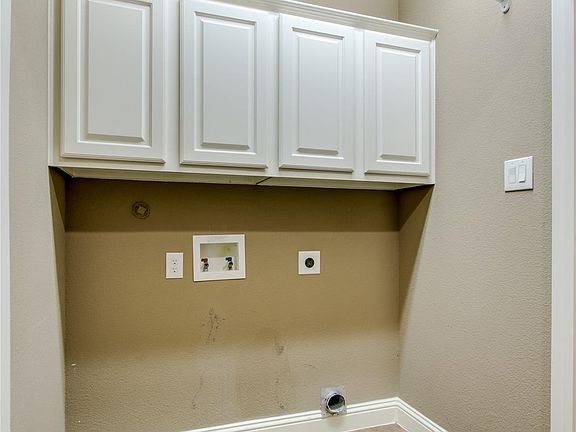 4th image of 5757 Lois Ln