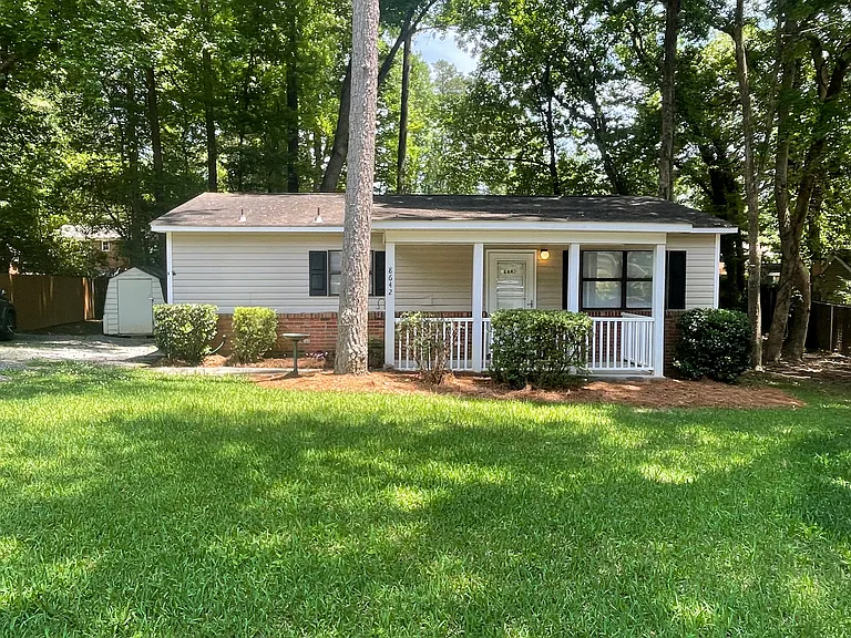 Front of the House.
Shed on the left.