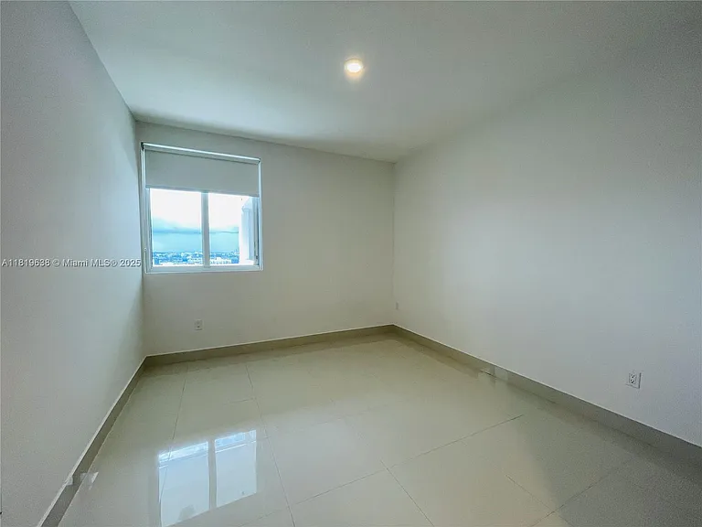 600 NE 27th St #232 — Photo 17
