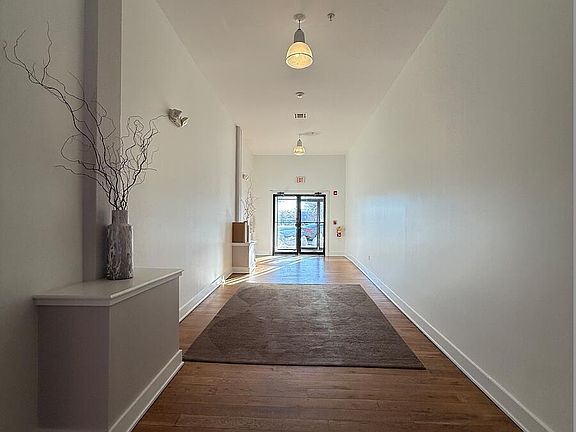 4th image of 1001 2nd Avenue #203