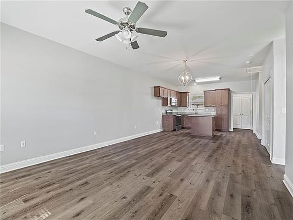 2nd image of 115 Village Oaks Blvd
