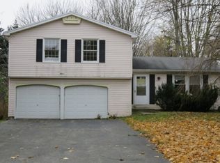 15 Cannon Hill Rd, Rochester, NY 14624