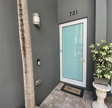 3rd image of 721 SE 16th Ct
