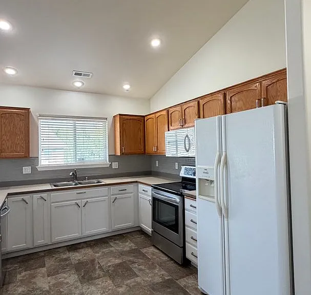 2421 S Arthur Ct — Photo 9