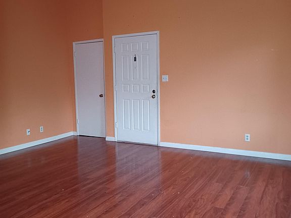 5th image of 46733 Crawford St #10