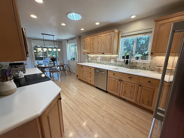 2480 Eastbourne Dr — Photo 22