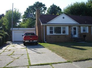 2224 Pleasant Grove Rd, Lansing, MI 48910