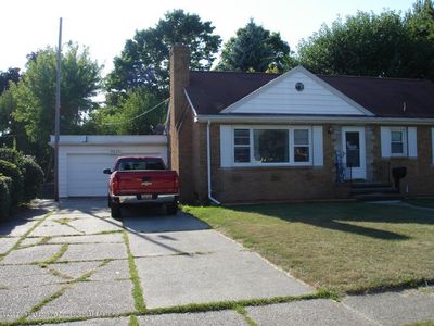 2224 Pleasant Grove Rd, Lansing, MI, 48910