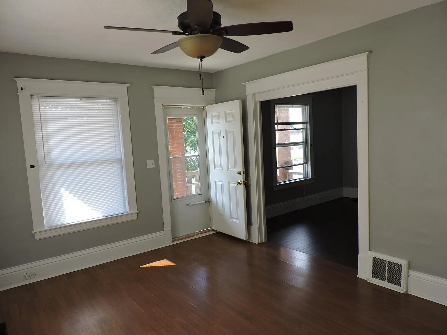 2 bed, 1000 sqft, $1,340 — Photo 2
