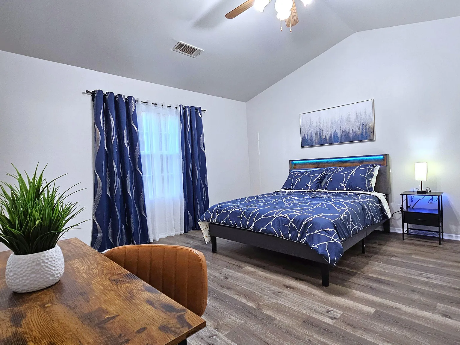 4 bed, 5.0 bath, 3100 sqft, $1,239 — Photo 3