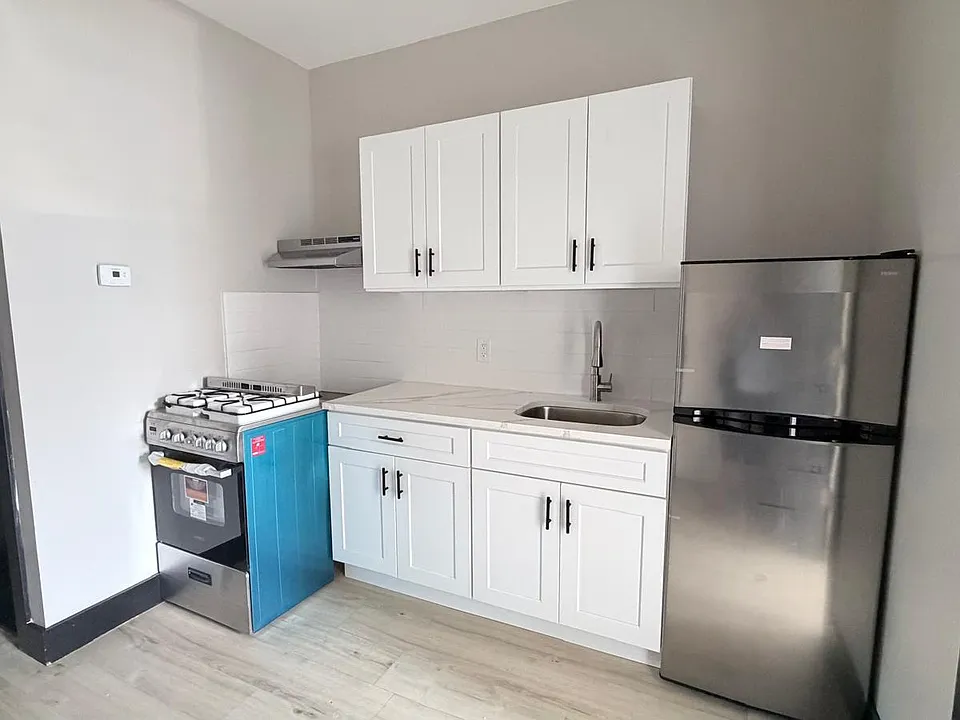 89 E 25th St #6E