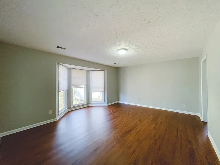 2021 Hunters Cove Dr — Photo 9