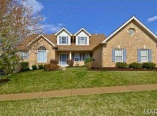945 Timber Glen Ln, Ballwin, MO 63021