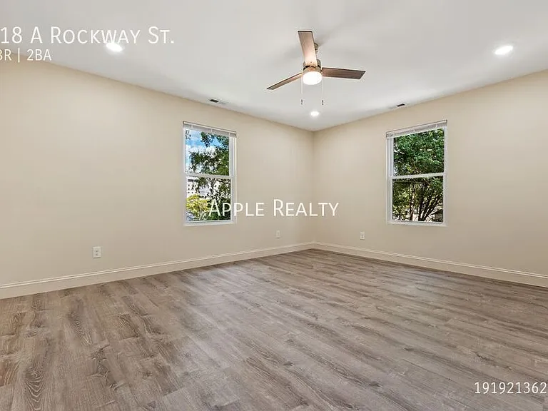 218 W Rockway St #A — Photo 12