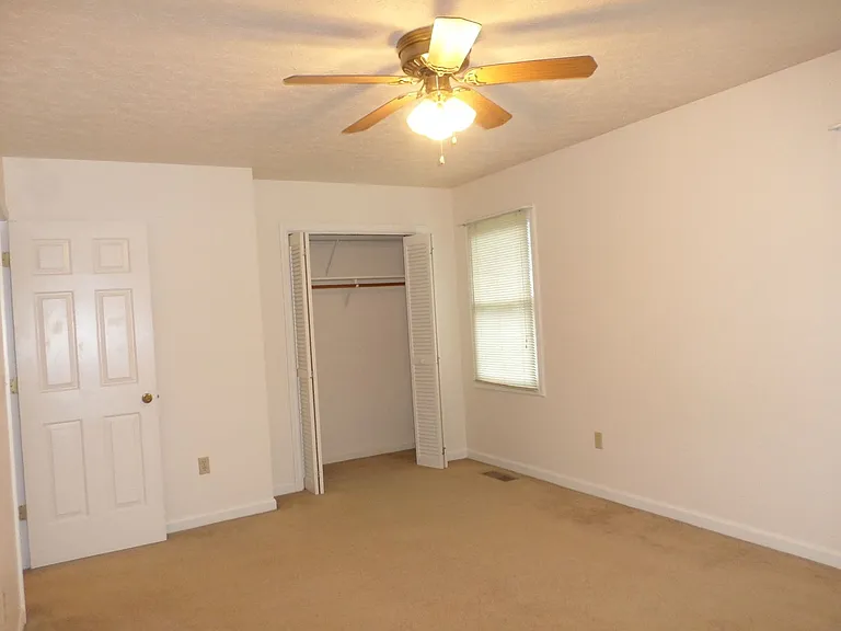 1724 Emerald St — Photo 10
