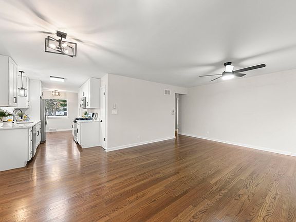 2nd image of 431 S Michigan Ave