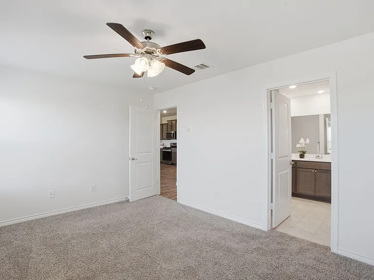 1106 Cowboy Ln — Photo 6