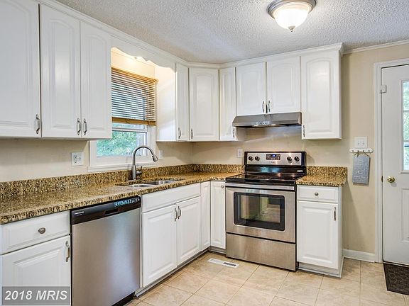 3rd image of 6023 Loriella Park Dr