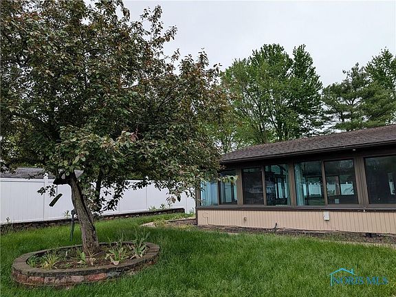 4th image of 1270 S Park Ln