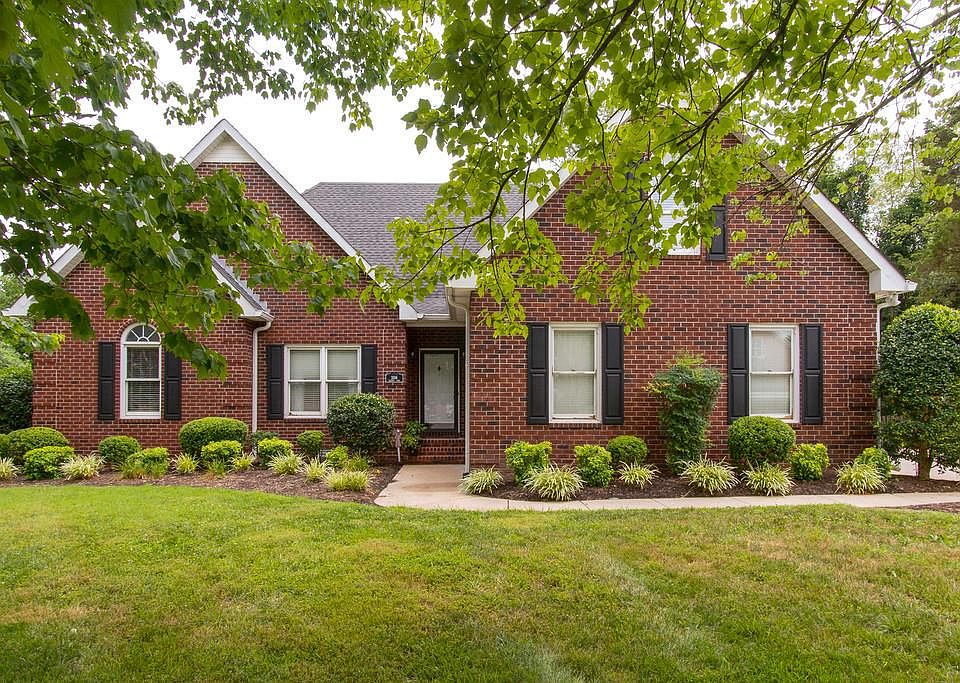 1st image of 3106 Regency Park Dr