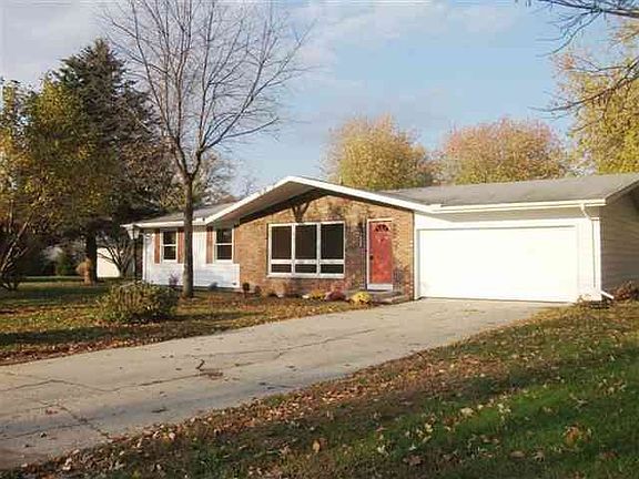 3rd image of 60064 Pembrook Ln