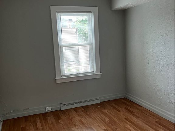 4th image of 473 Oak St #1