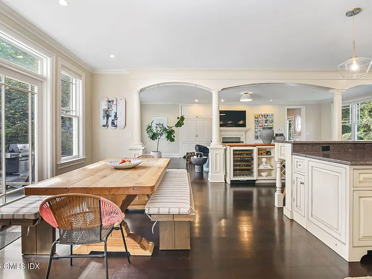 28 Cliffdale Rd — Photo 2