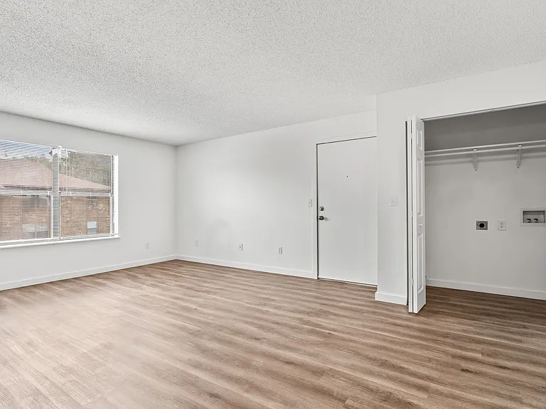 Southcreek Apartments — Photo 21