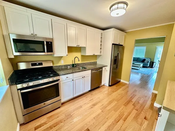6 Bayberry Dr APT 4, Sharon, MA 02067