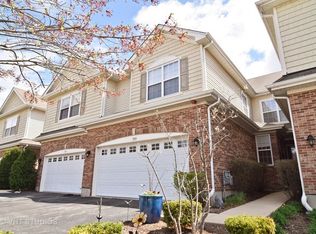 555 Bobby Ann Ct, Roselle, IL 60172