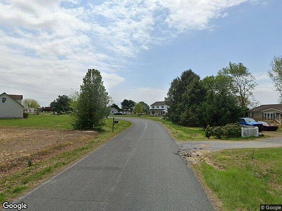 Exterior Neighborhood (street photo)
