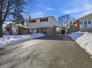 886 Antonio St N, Pickering, ON L1W 1T3